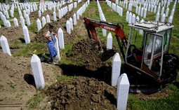 Žene Srebrenice nisu bile oduševljene posjetom Philippea Morillona