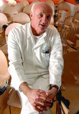 Dubravko Orlić nije štedio na prostoru predstavljajući svoju biografiju, pet puta opsežniju od biografije Borisa Labara, najcitiranijeg hrvatskog liječnika.