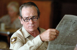 TOMMY LEE JONES kao šerif Ed Tom Bell u filmu 'Nema zemlje za starce' Joela i Ethana Cohena