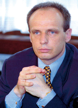 Milan Beko, nekadašnji Miloševićev ministar privatizacije, jedan je od direktora Salforda sa sjedištem u Londonu; u srpskoj privatizaciji često se pojavljivao kao savjetnik raznih fondova