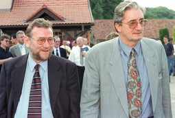 VLADIMIR ŠEKS i Miroslav Tuđman su u ime stranke i obitelji Tuđman
preuzeli veći dio transkripata