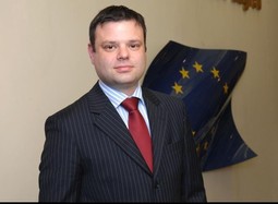 DAMIR ČIČAK,
novi predsjednik Uprave
Business.hr-a, u petak
se službeno obratio
članovima redakcije,
kako bi im priopćio da je kupoprodajni ugovor s Bonnierom potpisan