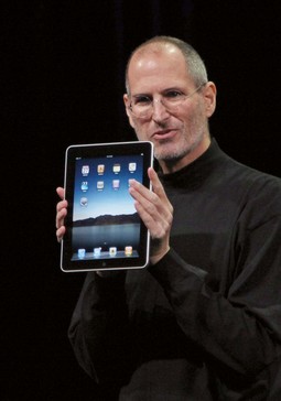 DIGITALNA KNJIGA
Steve Jobs s iPadom,
laganim tabletom velikih dimenzija na kojem se lako čita tekst kao da se u ruci
drži knjiga