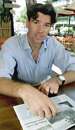 Tomlinson je u BiH imao zadatak regrutirati doušnike britanske službe, a po cijeloj regiji tražio ih je prvenstveno među novinarima.