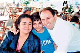 Prije nekoliko mjeseci Nikola Franjić sa suprugom Ceciliom i sinom Nikolom počeo je živjeti u Rijeci gdje je njegov sin, koji ne zna hrvatski jer je dugo živio u Čileu, krenuo u peti razred talijanske škole 