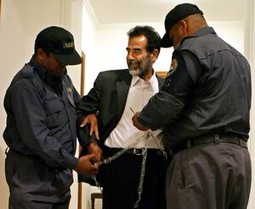 Bivši irački vođa Saddam Hussein nakon sedam mjeseci ponovno se pojavio u javnosti.