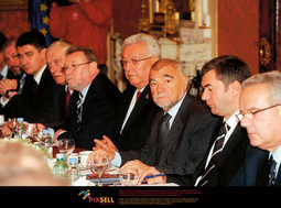 SJEDNICA VNS-a (zdesna) Neven Mimica, Saša Perković, predsjednik Stjepan Mesić, Luka Bebić, Vladimir Šeks, Josip Friščić, Zoran Milanović