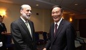 VELESILE PARTNERI
Guverner američke središnje banke Ben Bernanke i kineski
vicepremijer Wang Qishan - Kina ulaže znatan novac u SAD
da mu pomogne izići iz krize