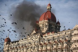 Luksuzan hotel Taj Mahal teroristi su bombardirali jer u njemu odsjeda velik broj stranaca. Talačka kriza je trajala 60 sati