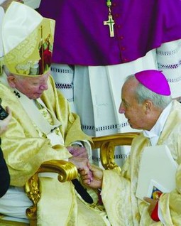 Papa Ivan Pavao II. sa šefom Opusa Dei Javierom Echevarriom na dan proglašenja osnivača te organizacije svetim.