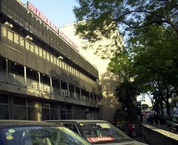 STARA ZGRADA Slobodne Dalmacije u središtu Splita,
otkud je redakcija preseljena u
novoizgrađenu zgradu u Dugopolju, financiranu kreditom EPH