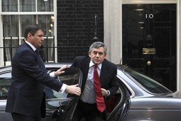 Usprkos porazu Gordon Brown ne odustaje od formiranja nove Vlade (Foto: Reuters)