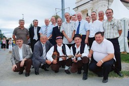 POLITIKA I TAMBURAŠI
Čobanković se u
Tovarniku susreo sa
županom Galićem,
dožupanom Cirbom
i predstavnicima
Tovarnika i Punta na
Krku, prijateljskim
gradovima