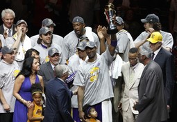 Analitičari smatraju da će Lakersi ponovno biti među favoritima