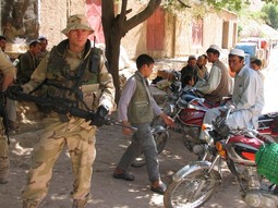 Hrvatski dočasnik u središnjem dijelu Afganistana jedini je konktakt stanovništva sa zapadnom civilizacijom i jedina pomoć koja im stiže