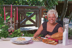 Željka Adžamić, vlasnica restorana Zeleni papar, smatra kako su inozemna jela privlačna jer su jeftina a hrvatska su kvalitetna, ali i skupa