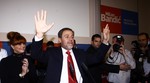 A FRESH START TO THE CAMPAIGN A few minutes after the results of the election were declared Milan Bandic started campaigning in an effort to win over the votes of the political right
