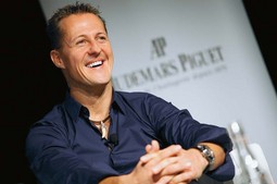 TEŽAK DAN Michael Schumacher prijepodne je odradio presicu za Audemars
Piguet, a navečer
sjeo za volan i
utrkivao se