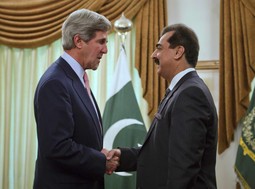 John Kerry i Jusuf Raza Gilani (Reuters)
