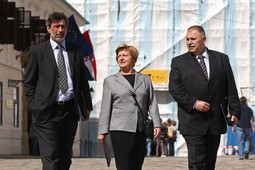 MINISTRI POD SUMNJOM Marina Matulović-Dropulić priznala je da je prisustvovala
sastancima, dok Ivan
Šuker tvrdi da mu nisu bili poznati detalji ugovora