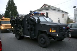 Policija u potrazi za Clemmonsom (Foto: Reuters)