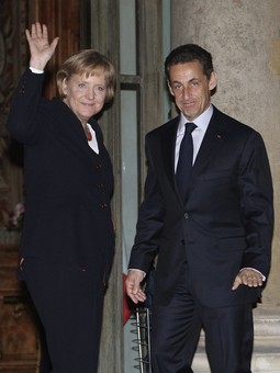 NJEMAČKA KANCELARKA Angela
Merkel susrela se
prošlog tjedna u Parizu s francuskim
predsjednikom
Nicolasom Sarkozyjem i uvjerila ga da ne želi Blaira za predsjednika EU