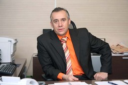ZAMIJENIO RADOŠEVIĆA, NASTAVIO GURATI IGH Na mjestu predsjednika Uprave Plinacra Radoševića je zamijenio Jerko Jelić Balta koji je kao i njegov prethodnik
zagovarao suradnju s IGH