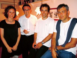 NINA OBULJEN, LEO MODRČIN, MARKO DABROVIĆ I EMIL TEDESCHI na tužnoj hrvatskoj večeri
u restoranu u Veneciji nakon havarije s
hrvatskim plovećim paviljonom
