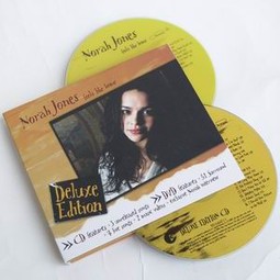 Multiplatinasti, drugi album Norah Jones "Feels Like Home" doživio je posebno prošireno izdanje. "Feels Like Home" deluxe izdanje sadrži dva diska.