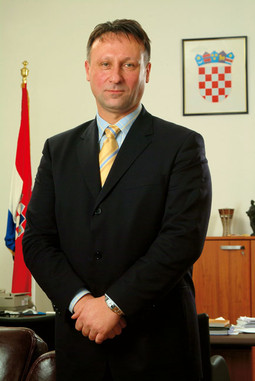 NOVI MINISTAR Berislav Rončević smatra da je ministar unutarnjih poslova na svojoj funkciji 24 sata dnevno te da bi isto trebalo vrijediti i za njegove savjetnike