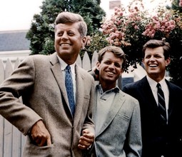 Braća Kennedy, John F.Kennedy, Robert Kennedy (u sredini) i Ted Kennedy.