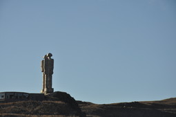 Spomenik "İnsanlık Anıtı" (Foto: Tucar/Panoramio.com)