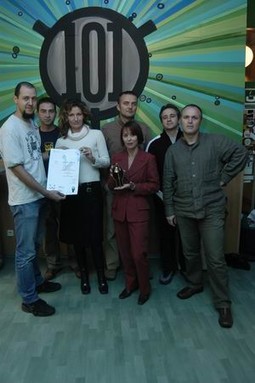 Radio 101 osvojio je nagradu Zlatno zvono u kategoriji serije radio spotova za naručitelja Ministarstvo vanjskih poslova.