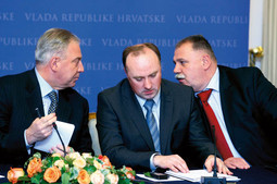 Premijer Ivo Sanader, potpredsjednik Vlade Damir Polančec i ministar financija Ivan Šuker