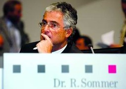 Predsjednik Uprave Ron Sommer kojeg u javnosti smatraju krivcem za pad Deutsche Telekoma