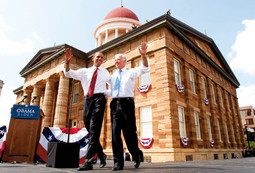 PRVI JAVNI NASTUP Demokratski predsjednički i potpredsjednički kandidati Barack Obama i Joe Biden u subotu poslijepodne pred zgradom starog zastupničkog doma Illinoisa u Springfieldu
