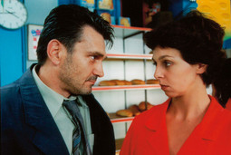 KAO policijski inspektor u filmu 'Blagajnica hoće ići na more' iz 2000. s Dorom Polić