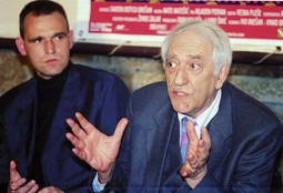 S OCEM, poznatim književnikom Ivom Brešanom, uspješno
je surađivao na
filmskim projektima
