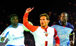 Gerald Asamoah, Francesco Totti i Dwight Yorke