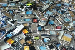 Gomile odbačenih mobilnih telefona
