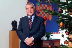 STJEPAN MESIĆ želio je na kraju svog mandata na
mjesto Josipa Lucića
postaviti ravnatelja
VSOA-e Darka Grdića