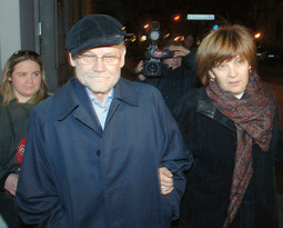 Ivica Račan s Dijanom Pleštinom uoči puta u münchensku bolnicu, gdje je nakon operacije već ustao iz kreveta te se uskoro vraća doma