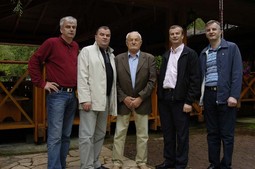 OTAC Stipe Ivanković Lijanović, osnivač mesne industrije (u sredini), sa sinovima Jozom i Slavom, koji se bave obiteljskim poslom (prvi i drugi slijeva), te Mladenom i Jerkom, koji su vođe Narodne stranke Radom za boljitak