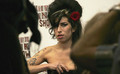 2. mjesto Amy Winehouse - kad su ju čuli kako pjeva da ne želi na rehabilitaciju pomislili su 'konačno cura za party' no vidjevši najnovije njezine fotografije zaključili su - ipak ne, ne, ne