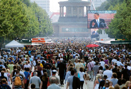 U SREDIŠTU BERLINA govor Baracka Obame pratilo je oko 200 tisuća ljudi