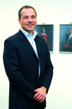 Toftelund Larsen je savjetnik za trgovinu u ambasadi kraljevine Danske