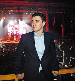 PRIPREMA ZA OBRAČUN Šef SDP-a Zoran Milanović pribojava se dobrih Bandićevih rezultata na lokalnim izborima u svibnju 2009. pa ga dotad namjerava marginalizirati
