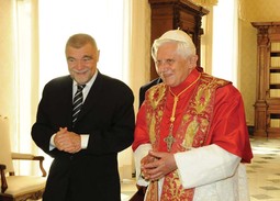Predsjednik Mesić s
papom Benediktom XVI. u
Vatikanu prošli tjedan
