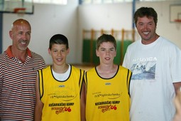 Ivica Dukan i Toni Kukoč sa sinovima