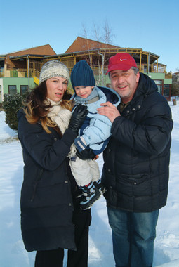 Zlatan Zuhrić Zuhra sa suprugom i sinom